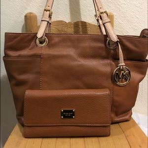 Michael Kors Purse and wallet. dust bag
